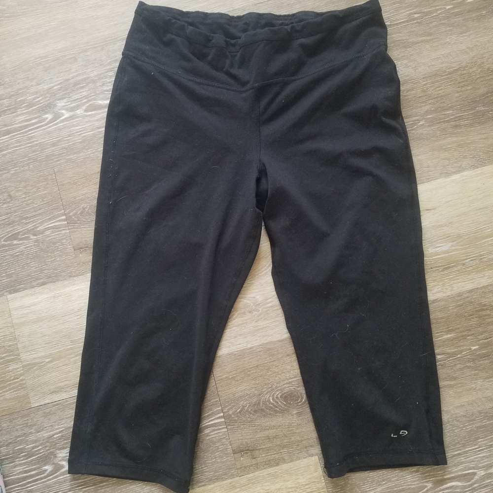 Black capris